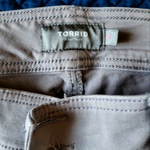 Torrid crop pants color ligth  grey size 20